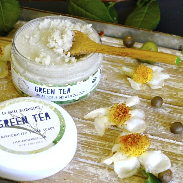 Satin-soft sugar scrub with green tea for sensitive skin by La Salle BOTANIQUE