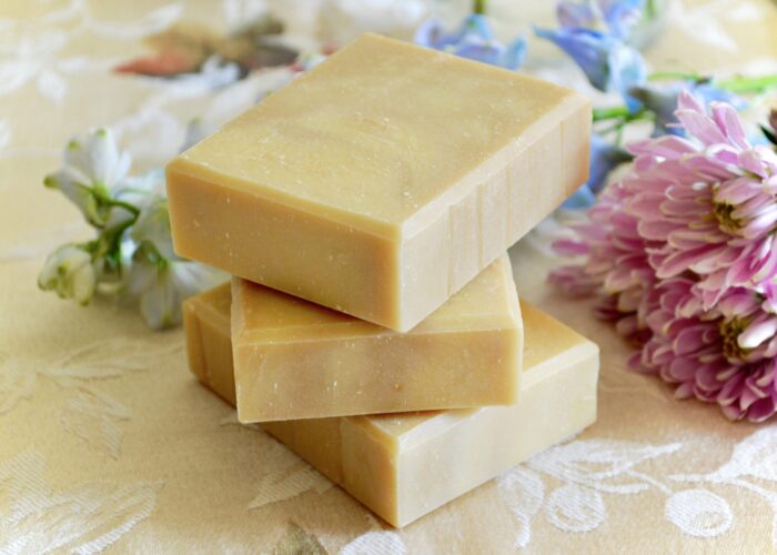 All-natural soap with Honey by La Salle BOTANIQUE